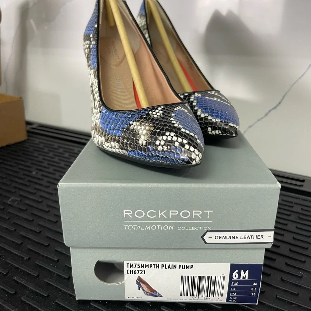 ROCKPORT 75mm Total Motion Women’s Pump Sz 6M CH6723 Blue Black Grey Snake - Picture 6 of 11